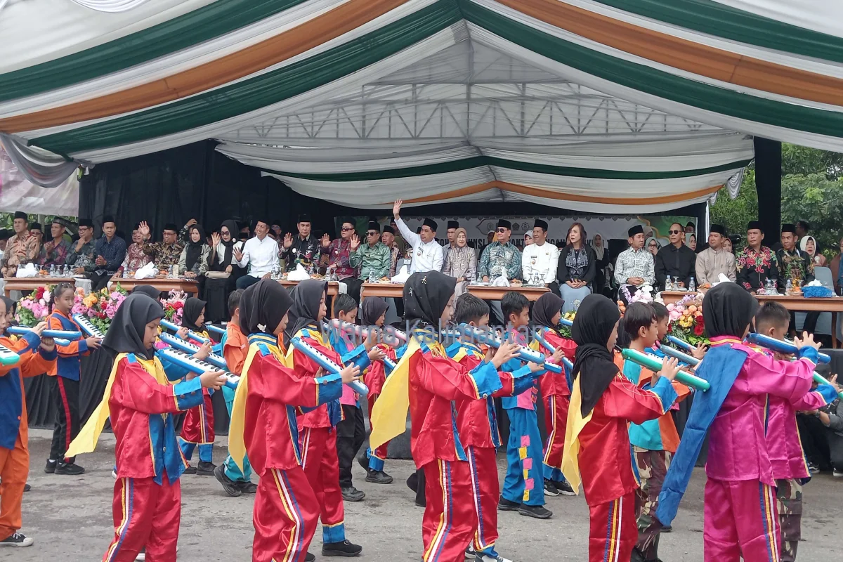 Pawai Ta'aruf MTQN 2025 di Barito Utara, Bupati H. Shalahuddin Berharap Semoga Barut Bisa Juara Umum