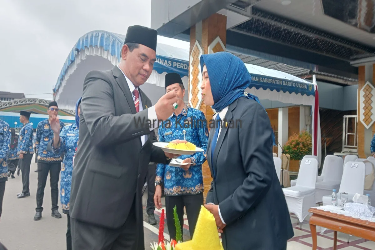 Hari Korpri Ketua DPRD Potong Tumpeng Bersama Bupati Barito Utara