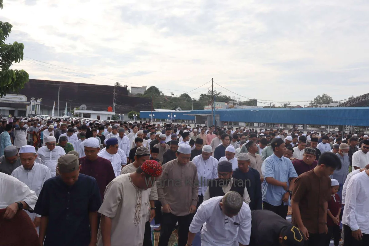 Sholat Idul Fitri, Jamaah Membludak di Halaman Pemda Barito Utara