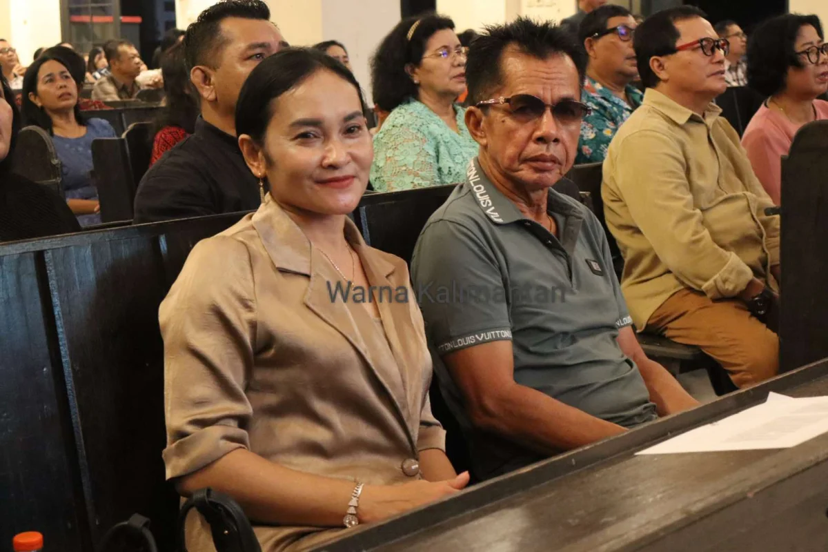 Suria Baya dan Ibu Lusi Indah Sari Ucapkan Selamat HUT GKE Ke 187