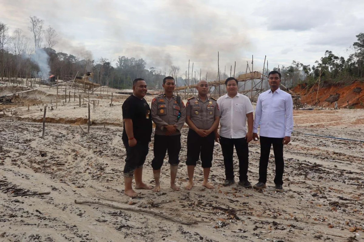 Polres Barito Utara Sita dan Musnahkan Peralatan dan Pondok-Pondok Penambang Emas Ilegal di Jingah