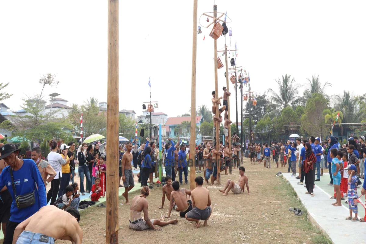 Ketua Demokrat Sekaligus Ketua DPRD Kabupaten Barito Utara Buka "Lomba Rakyat", Desa Bintang Ninggi II "Menyala"