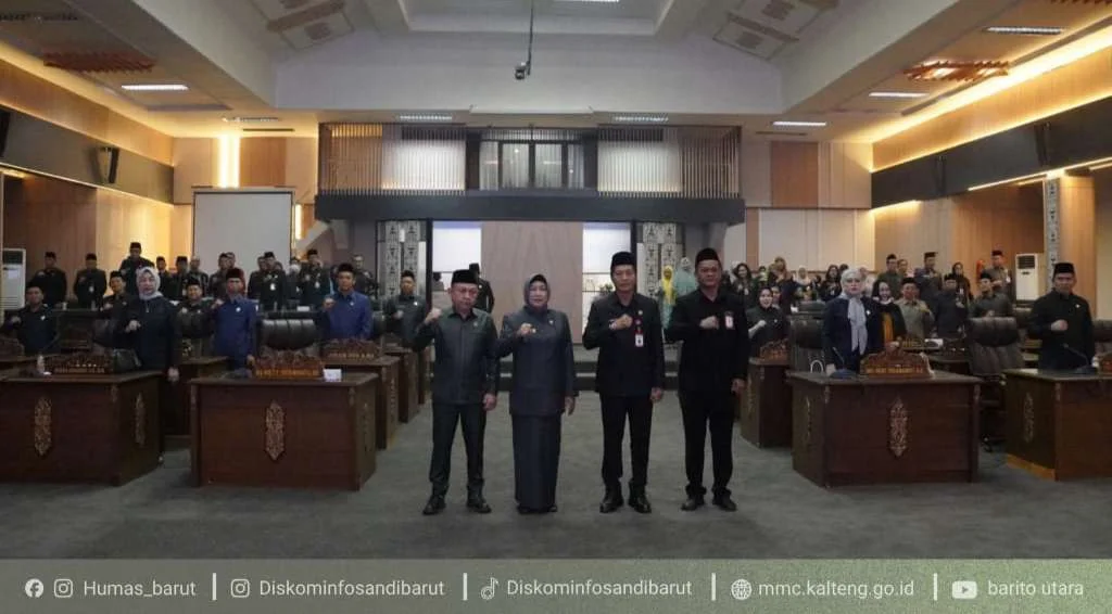 Fraksi-Fraksi DPRD Barito Utara Baca dan Serahkan Dokumen Pandangan Umum Terhadap Raperda Perubahan APBD 2026