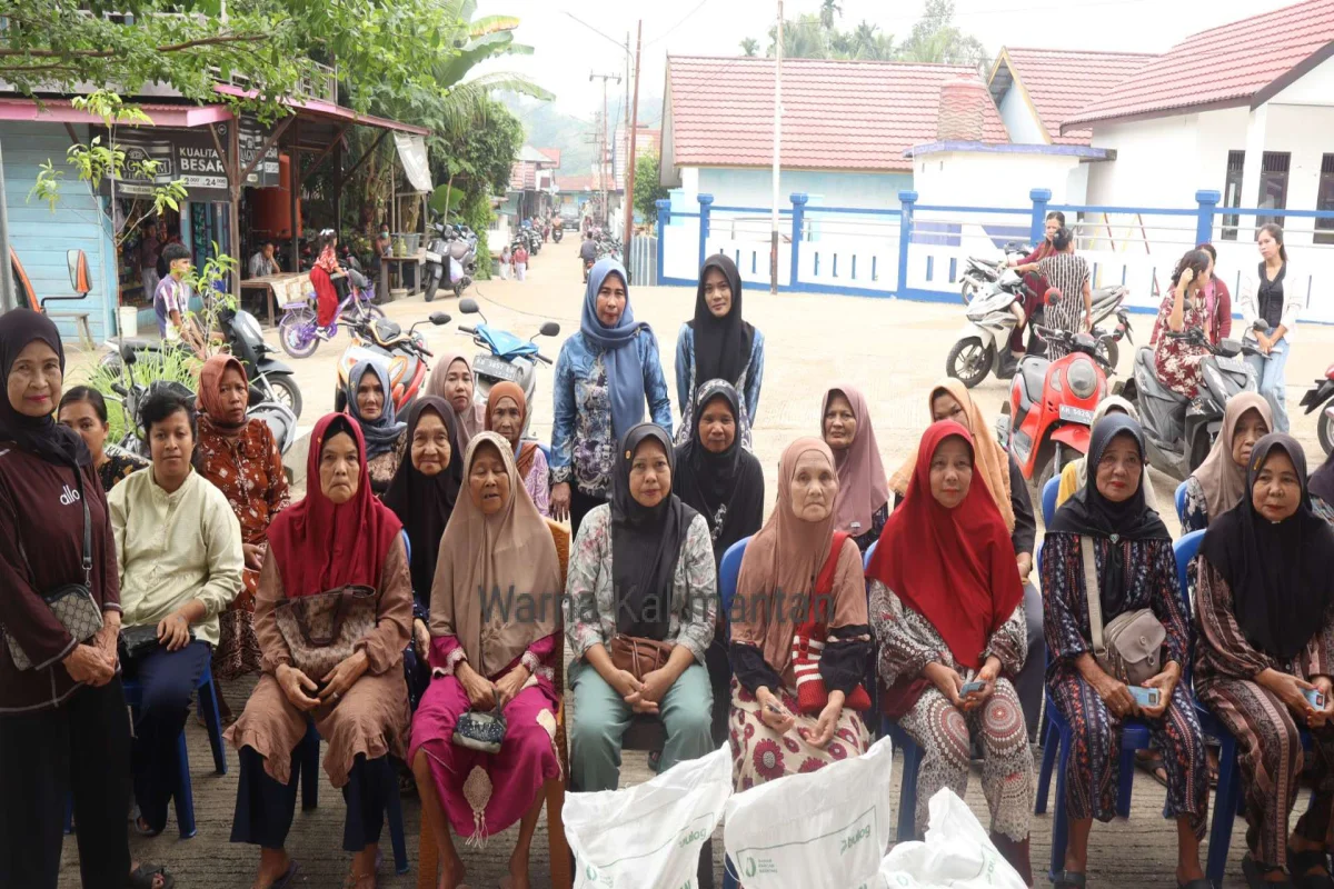 Pemerintah Desa Lemo II Salurkan 5.940 Bantuan Pangan Nasional, Kades Elly Sukaisih Bersyukur Warga Terbantu