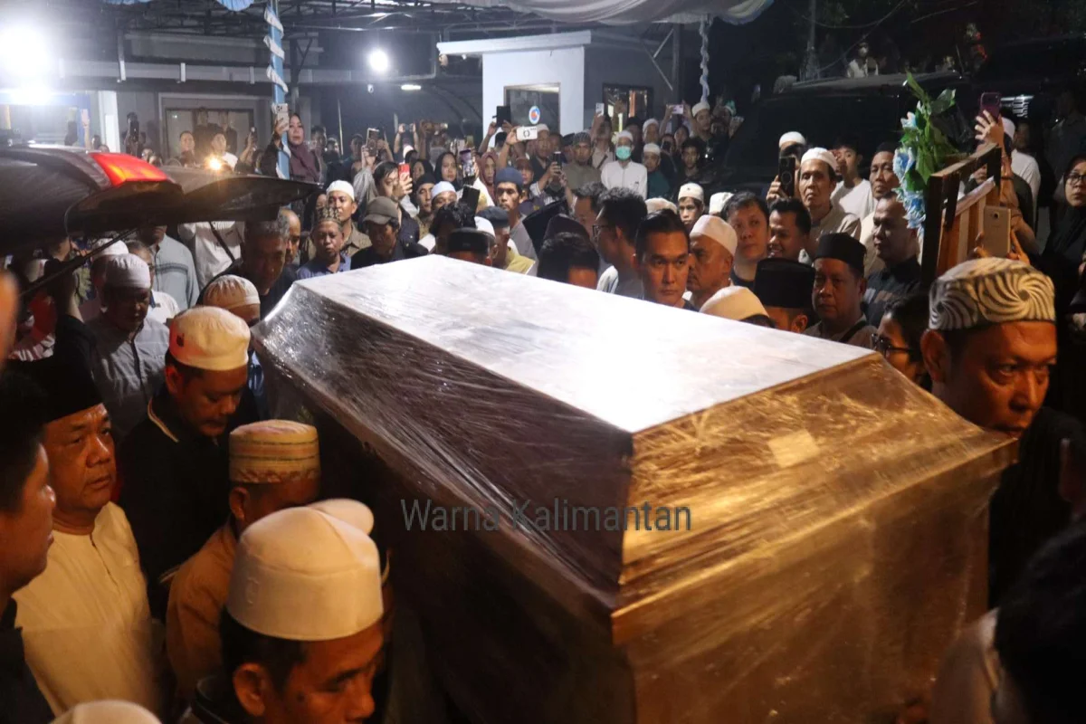 Mobil Jenazah Alm H. Nadalsyah Tiba di Rumah Duka Disambut Bupati dan Wakil Bupati Barito Utara
